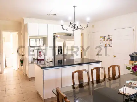 Casa en Venta con 6 cocheras