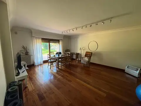 Casa 5 ambientes con 4 baños