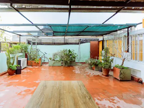 Venta Casa 5 ambientes al frente Orientacion Norte en Velez Sarsfield