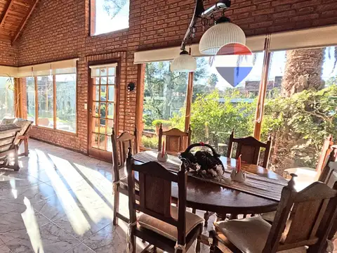 Casa en Venta con 2 cocheras