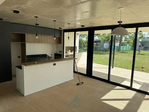 Casa 4 ambientes con 4 baños