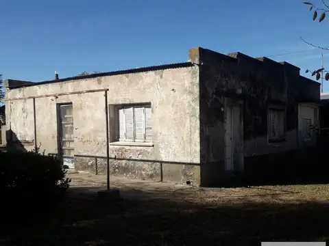 Casa en venta - 3 Dormitorios 1 Baño - Cochera - 1200Mts2 - Coronel Dorrego
