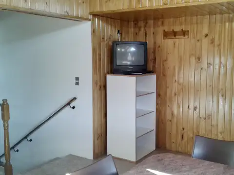 Depto de dos ambientes, en planta alta, con entrada de auto y patio.