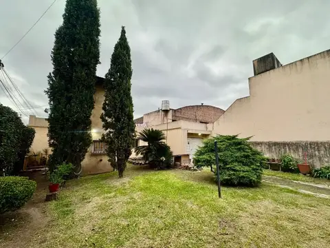 VENTA CASA 4 AMBIENTES HURLINGHAM COCHERA JARDÍN
