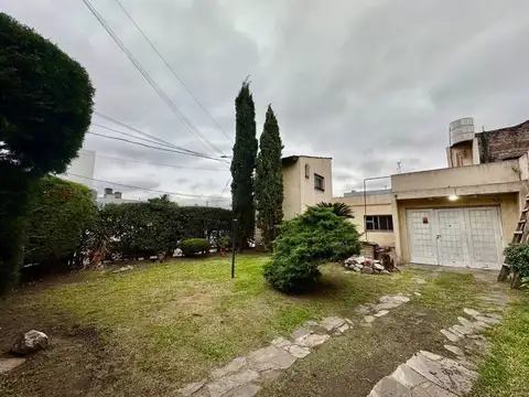 VENTA CASA 4 AMBIENTES HURLINGHAM COCHERA JARDÍN