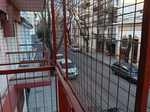 Oportunidad, buen departamento balcon cocina indep A/acond