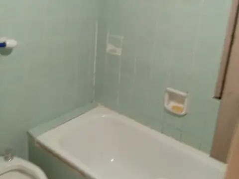 Oportunidad, buen departamento balcon cocina indep A/acond