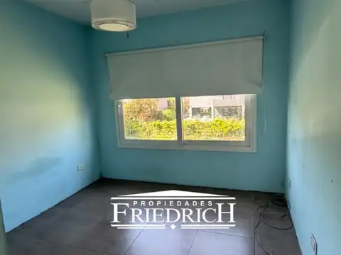 Casa en Alquiler con 6 cocheras