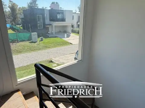 Casa 4 ambientes con 3 baños