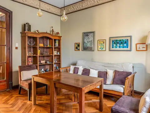 Casa 7 ambientes con 2 baños