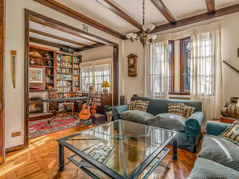 CASA - VENTA - 7 AMBIENTES - SUITE - COCHERA - JARDÍN - PILETA - QUINCHO - COGHLAN