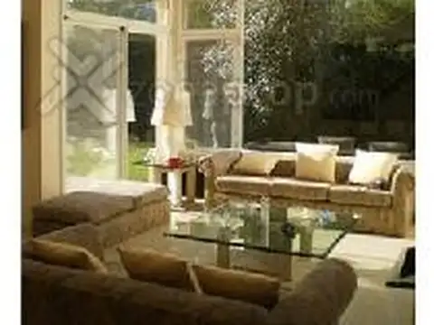 Casa en Venta con 3 cocheras