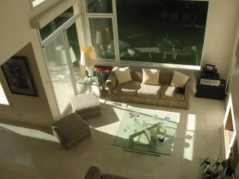Impecable casa B ° PRIVADO ARRIO VILLA OLIVOS