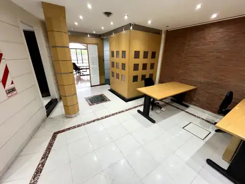 Oficina en Venta con 1 cochera
