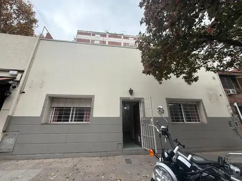 Villa Urquiza PH al frente con Terraza – 3 Amb. Sin expensas