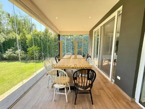 Casa en Venta con 4 cocheras