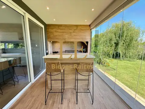 Casa en Venta con 6 cocheras