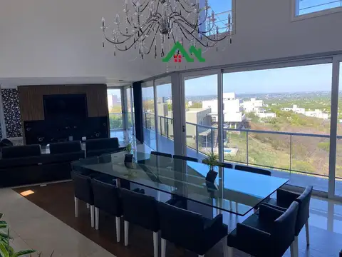 Casa en Venta con 4 cocheras