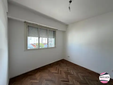 Departamento contrafrente con balcón - a metros de Av. Rivadavia
