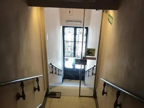 Oficina 8 ambientes con 4 baños