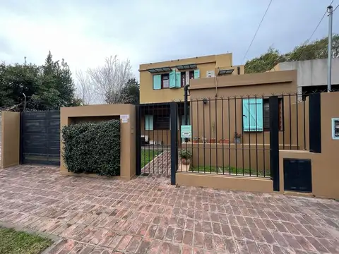 VENTA HERMOSA CASA 3 AMB PADUA SUR