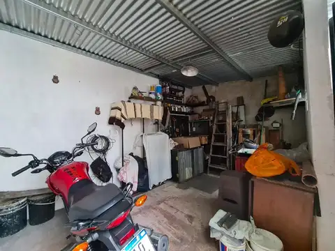 Casa 6 ambientes con 2 baños