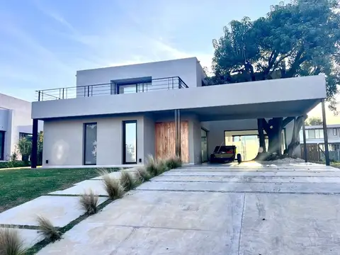 VENTA CASA, EXCLUSIVO BARRIO LA CALESA, PILARÁ