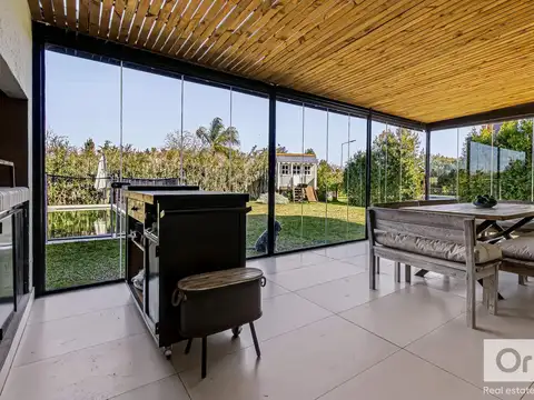 Casa en 4 ambientes en Los Castaños.