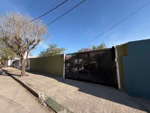 Venta casa 3 dor + depto – barrio parque capital