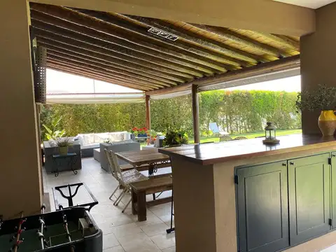 Casa 6 ambientes con 4 baños