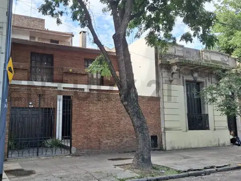 Venta casa 5 ambientes con fondo y cochera para refaccionar - san cristóbal