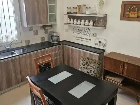 Casa 5 ambientes con 2 baños