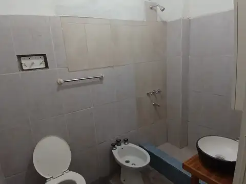 SAN JUSTO ALQUILER CASA 3 AMB. AL FRENTE