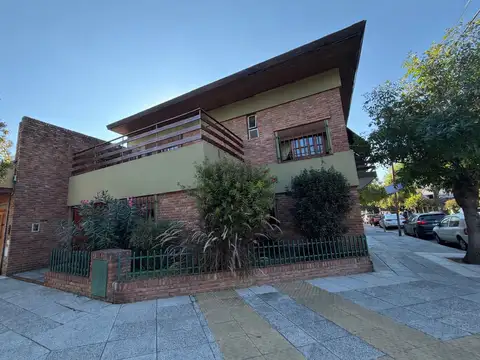 CASA LOTE PROPIO 5 AMBIENTES