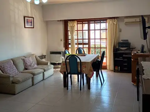 Depto Tipo Casa en Venta con 1 cocheras