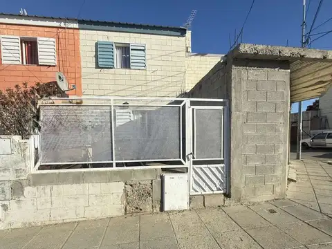 CASA EN Bº ISIDRO QUIROGA