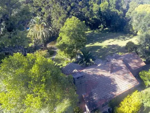 Espectacular casa en venta con arroyo Ingeniero Maschwitz 