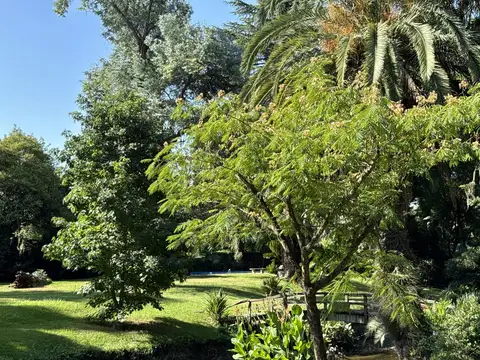 Espectacular casa en venta con arroyo Ingeniero Maschwitz