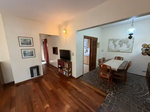 Casa 6 ambientes con 2 baños