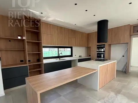 Casa en Venta al Oeste