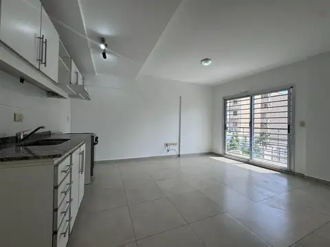 2 AMBIENTES CON BALCON AL FRENTE.