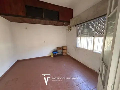VENTA - CASA - LOTE PROPIO - TRES AMBIENTES - GARAGE/LOCAL - CIUDADELA