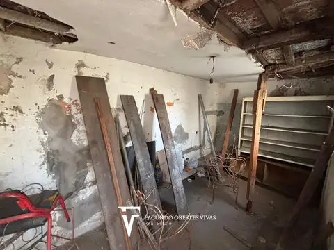 VENTA - CASA - LOTE PROPIO - TRES AMBIENTES - GARAGE/LOCAL - CIUDADELA