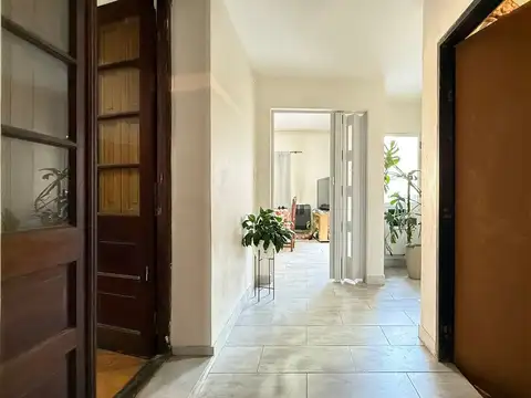 VENTA DE CASA  3 AMB CON COCHERA- VALENTIN ALSINA