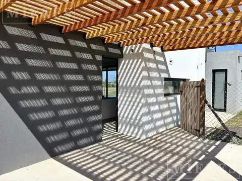 Casa en venta sobre lote interno Barrio Nativas Puertos, Escobar