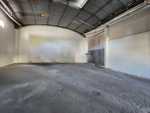 Galpón parabólico y local comercial - Barrio Matheu