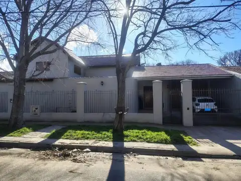 Casa 7 ambientes Zona Mogotes
