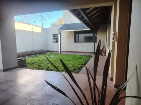 Casa 4 ambientes con 4 baños