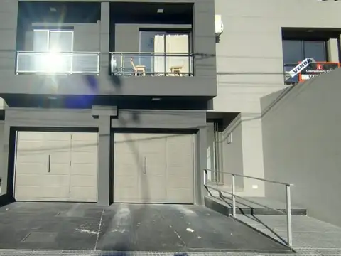 MONOAMBIENTE EN SEGUNDO PISO, 21M2, BANFIELD.