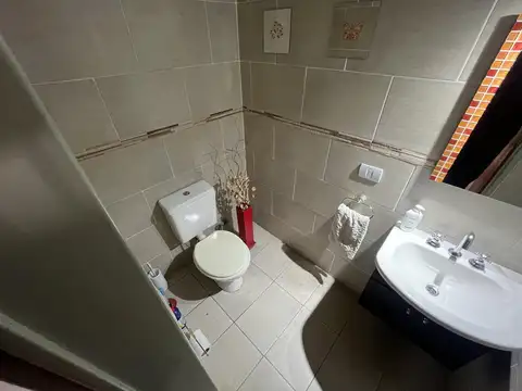 Casa 4 ambientes con 2 baños